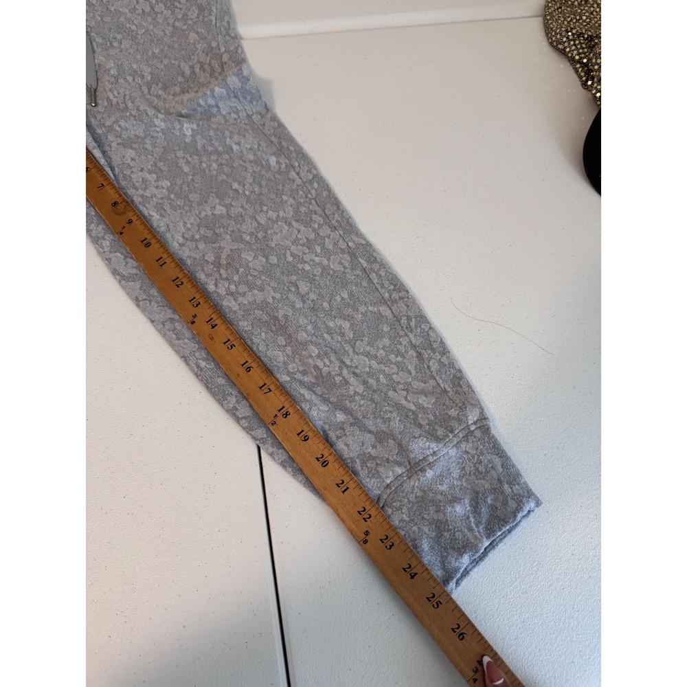 Lululemon Scuba High Rise Jogger Grey Floral Camo Sweatpants Size 4 LW5EU2S hh - Picture 7 of 7